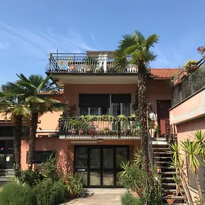 Hébergement de vacances Con Terrazza E Posto Auto Libri E Giardini, Pero